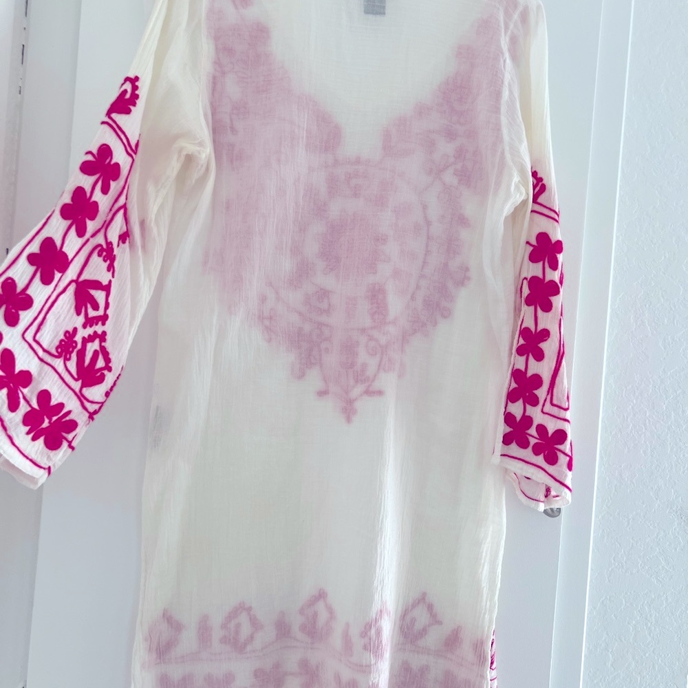 🩷Coverup 🩷Embroidered Floral - White and Fushia. Size S - Picture 8 of 8